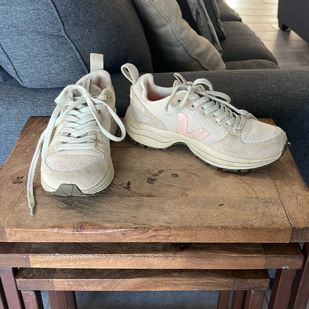 VEJA women’s sneakers, size US 7